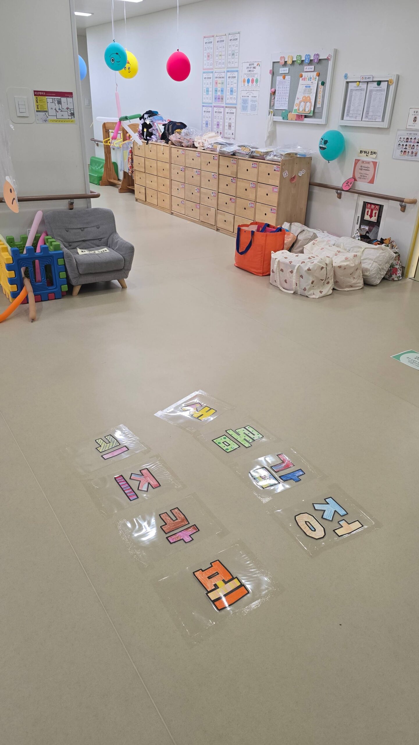 An organized classroom setup inside a Korean daycare center (Eorinijip)